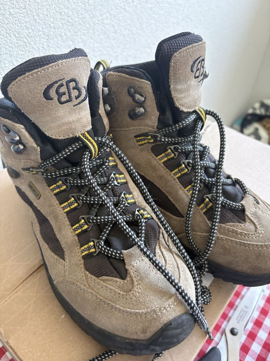 Chaussures hommes: Wanderschuhe 🥾, NP 149 CHF  – D'occasion à Obbürgen par bugi6868 2
