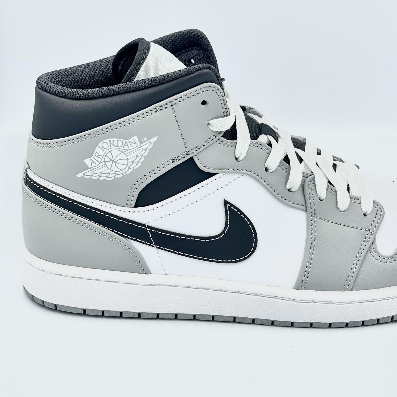 Jordan Scarpe da uomo: Jordan 1 Mid Light Smoke Grey EU 44 – Nuovo e nell'imballaggio originale da Erlinsbach venduto da sasneakers 2