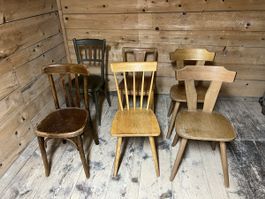 9 Stück antike/alte Stühle/Beizenstühle