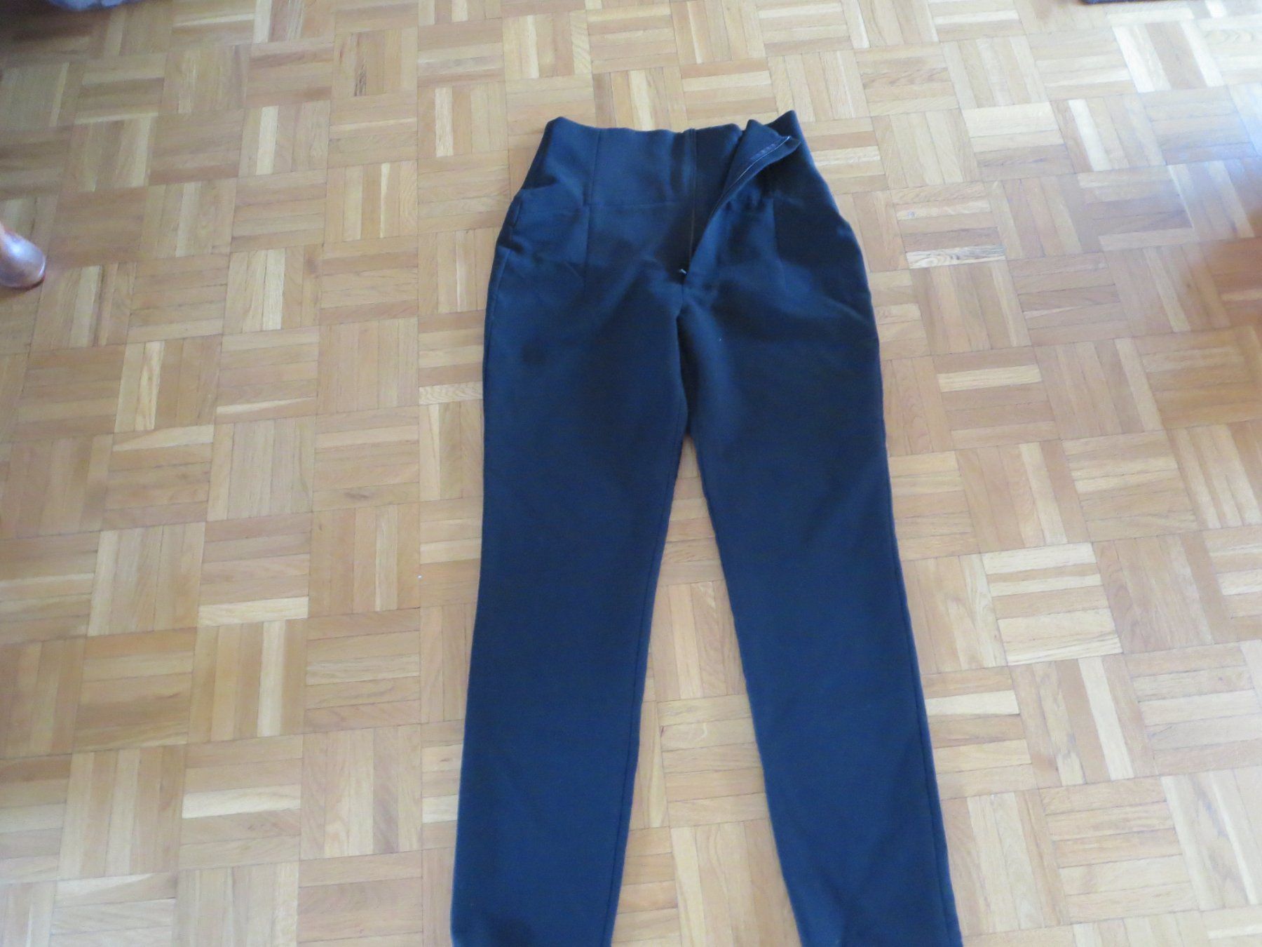 Pantaloni: Damen Hosen /Gr. S – Usato da Wallisellen venduto da Arvenstube