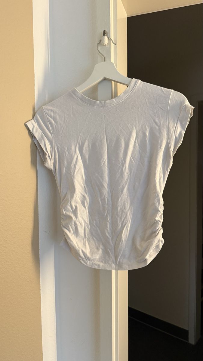 Bershka T-Shirts: Tshirt, weiss, Grösse M – Gebraucht aus Thun von tat_zb9b