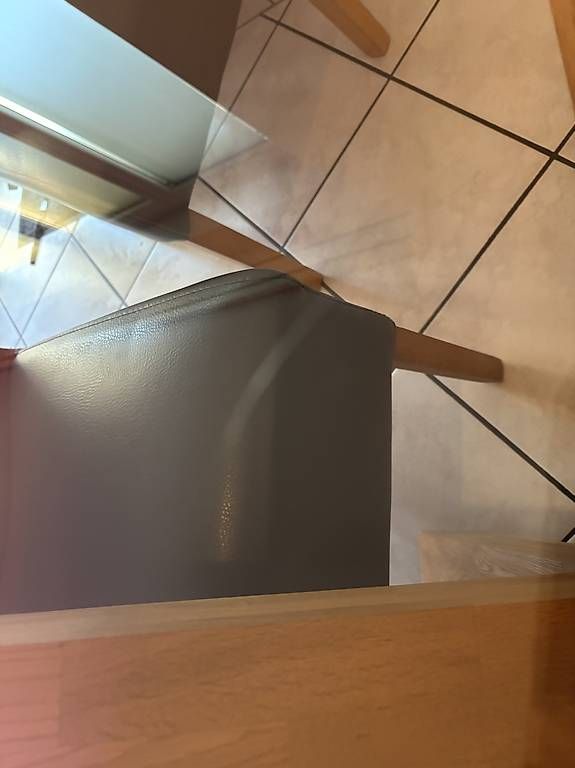 Tables: Esstisch Holzfuss & Glasplatte – D'occasion à Buttikon SZ par Sam_S. 1