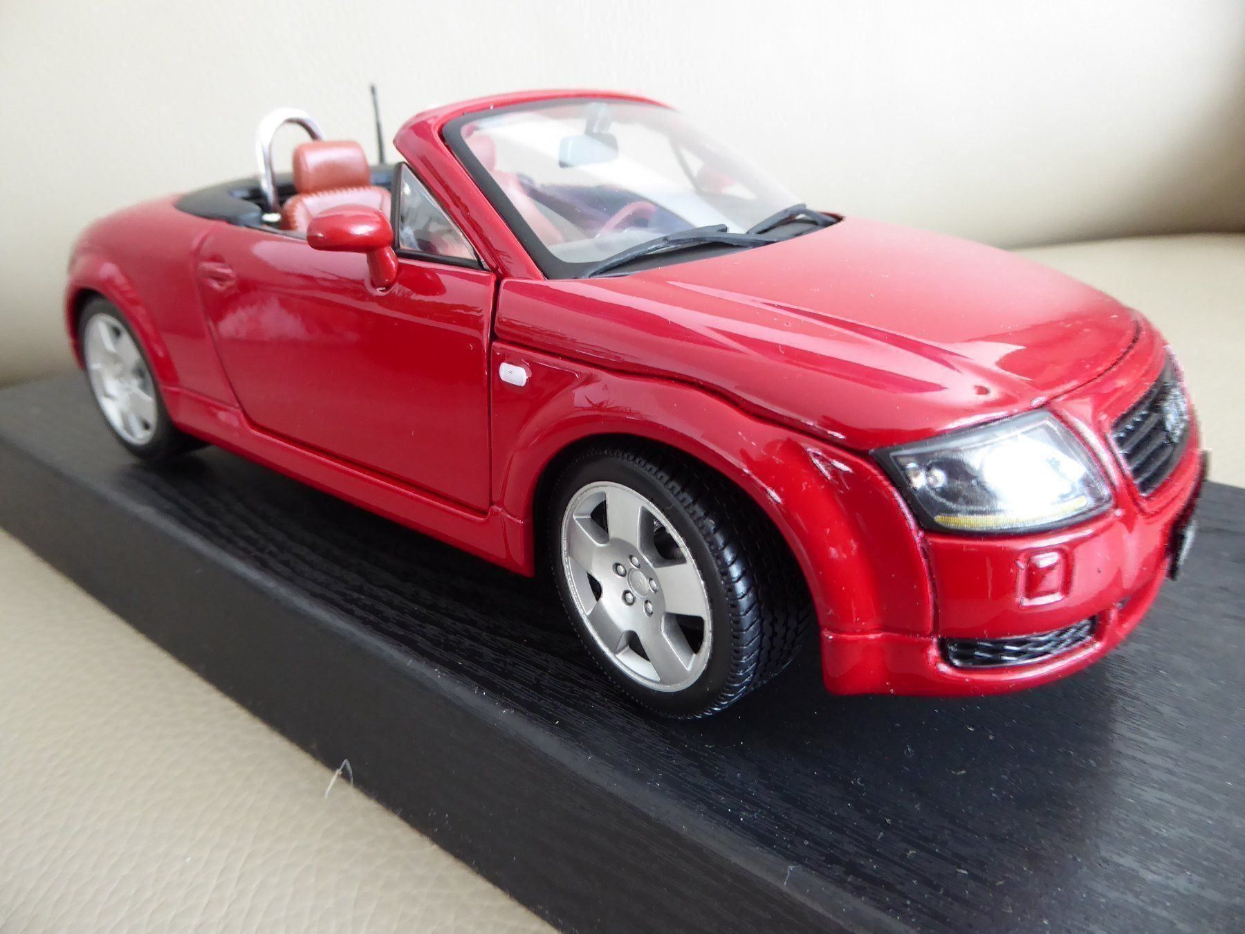 Audi Modellautos: Audi TT Roadster 1:18 – Neu (gemäss Beschreibung) aus Hettlingen von Zambole 1