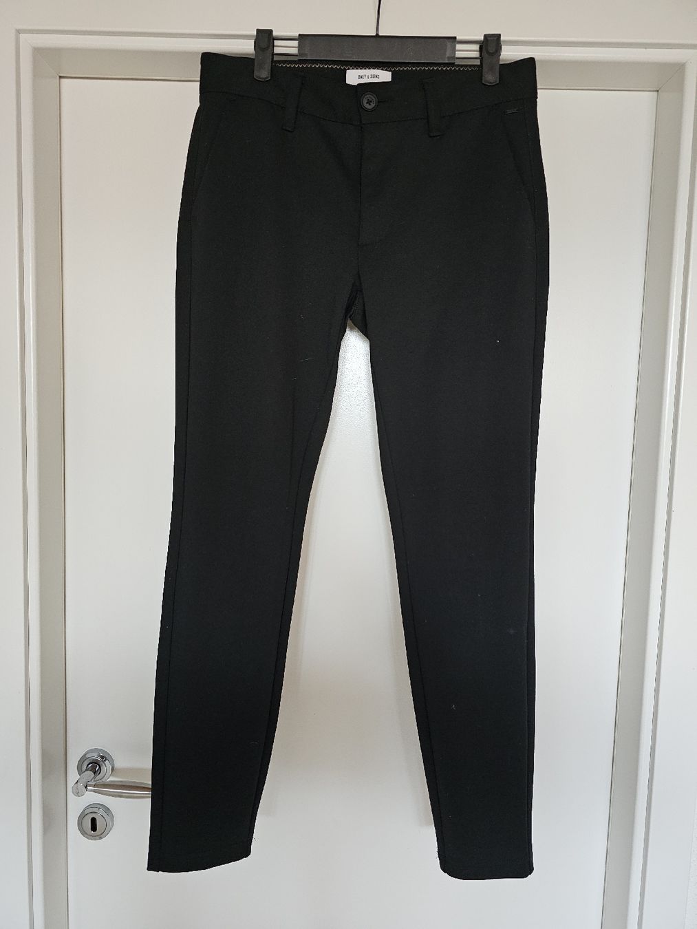 Pantaloni: Pantalon Chino noir Only & Sons – Usato da Monthey venduto da gae_22w9
