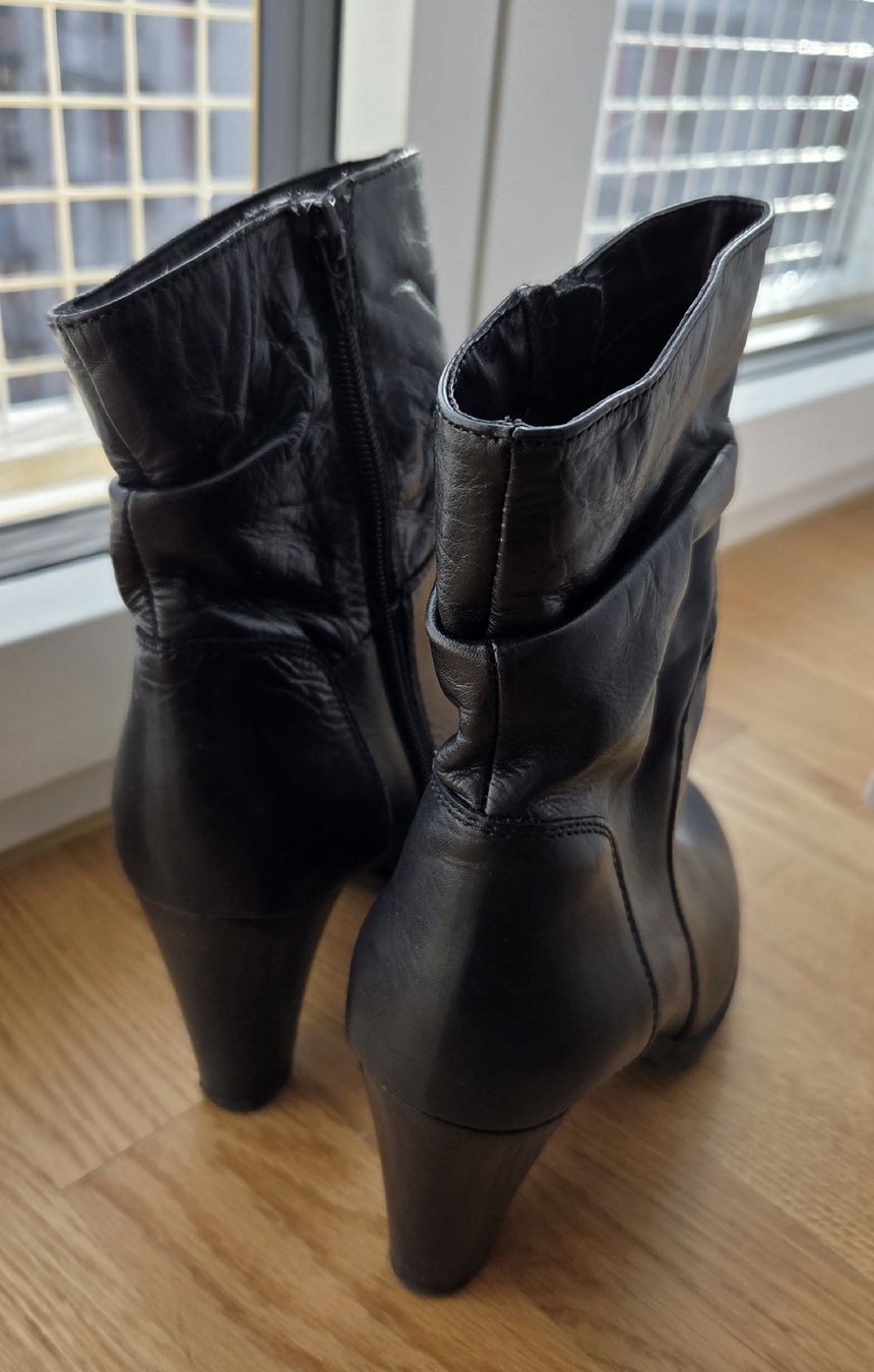Chaussures femmes: Tolle Boots Gr. 36 – D'occasion à Kriens par ..stx.. 2