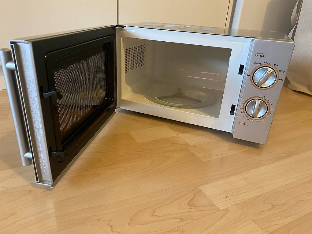 Appareils de cuisine: Mikrowelle Technostar 700 Watt – D'occasion à Maur par timmy64 2