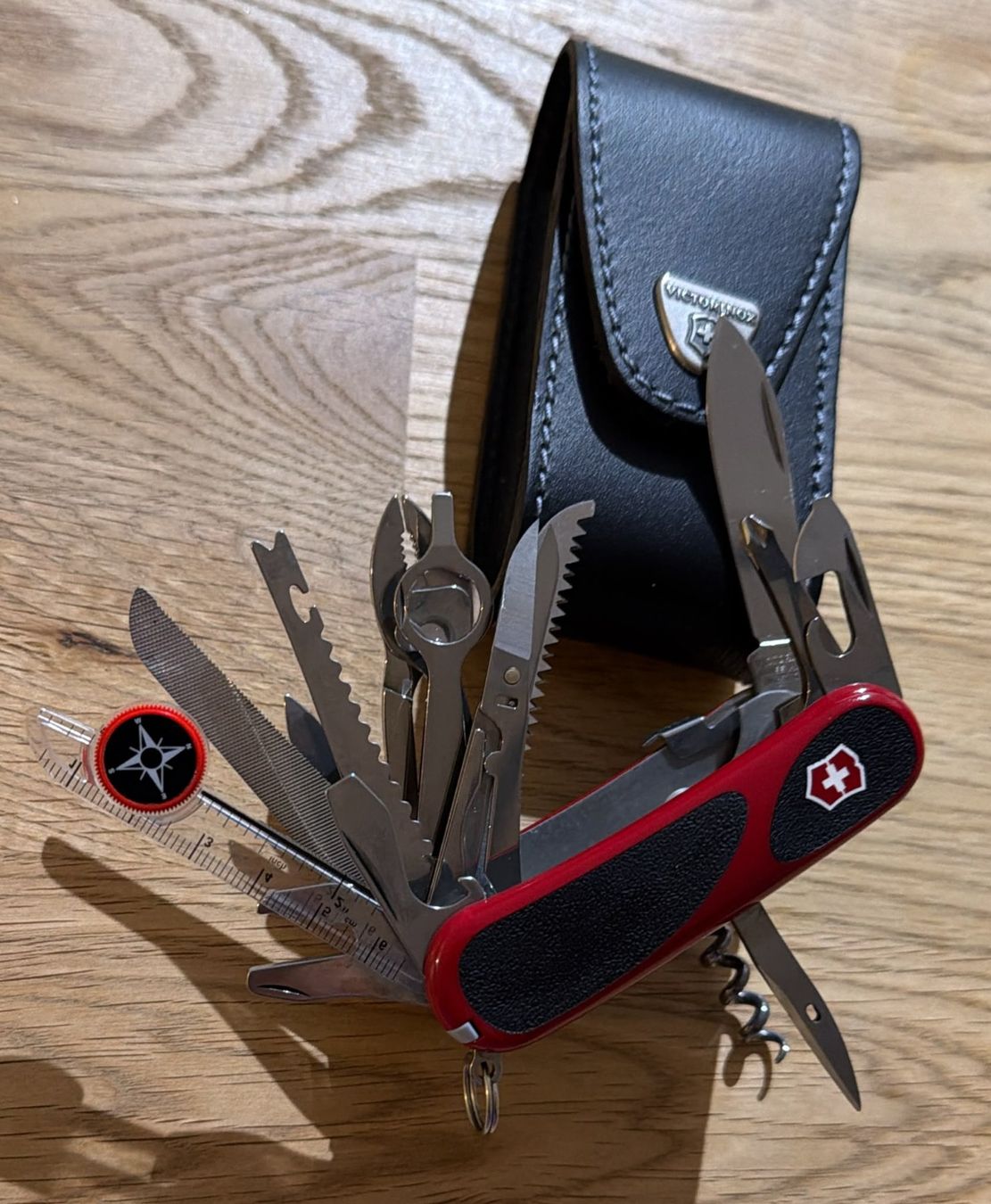Victorinox Couteaux de poche: VICTORINOX  TASCHENMESSER EVOLUTION  GRIP RED/BLACK MIT ETUI – D'occasion à Zürich par Frei-Occasionen 2