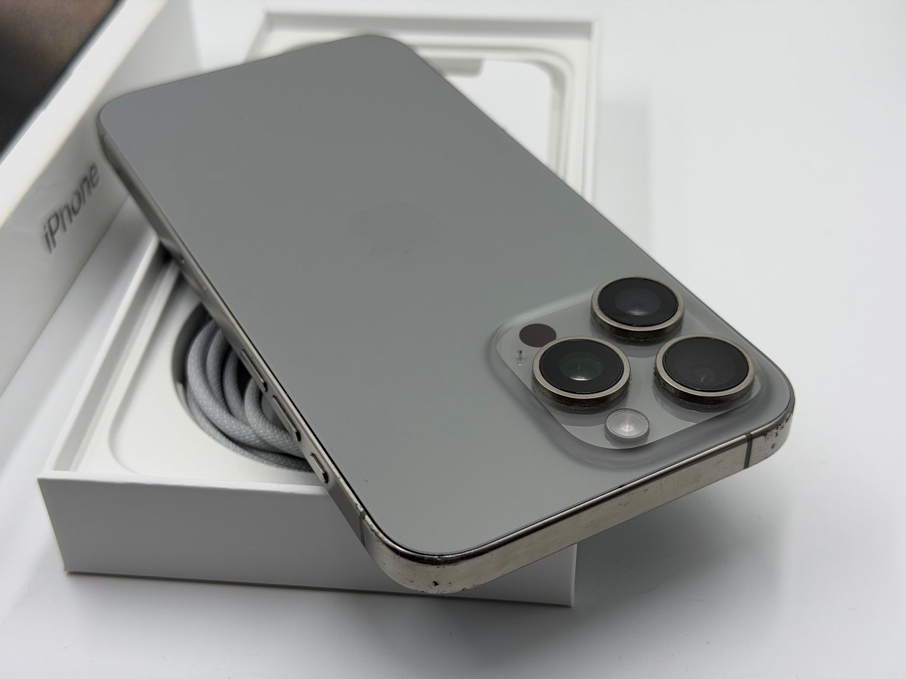 Apple Telefoni cellulari / Smartphones: Apple iPhone 15 Pro Max - 1TB | Wie neu – Usato da Chur venduto da ReplaceHub 2