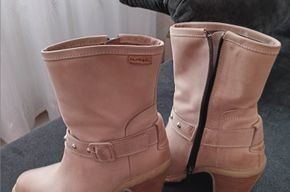 Scarpe da donna: Heisse Stiefelette Leder Grösse 35 – Usato da Grosshöchstetten venduto da ren_85b8 3
