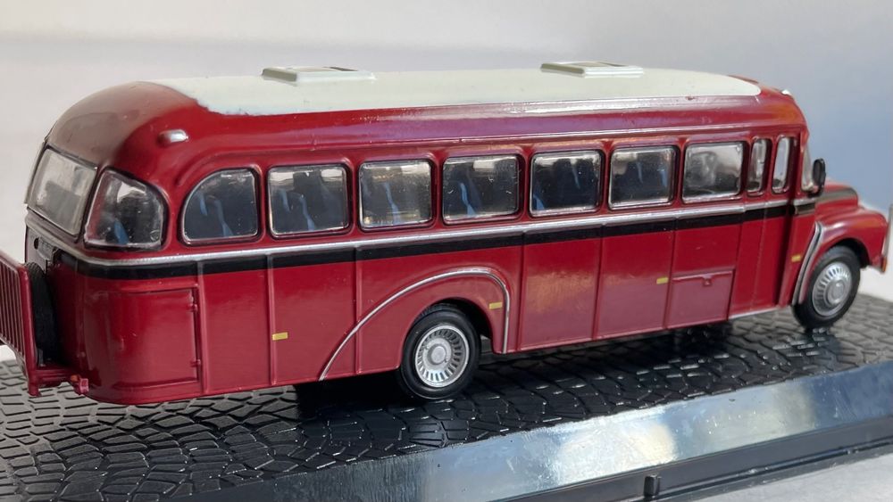 Mercedes-Benz L6600 + Zweiachs-Anhänger 'Löwenbräu' - 1:43 - Schuco