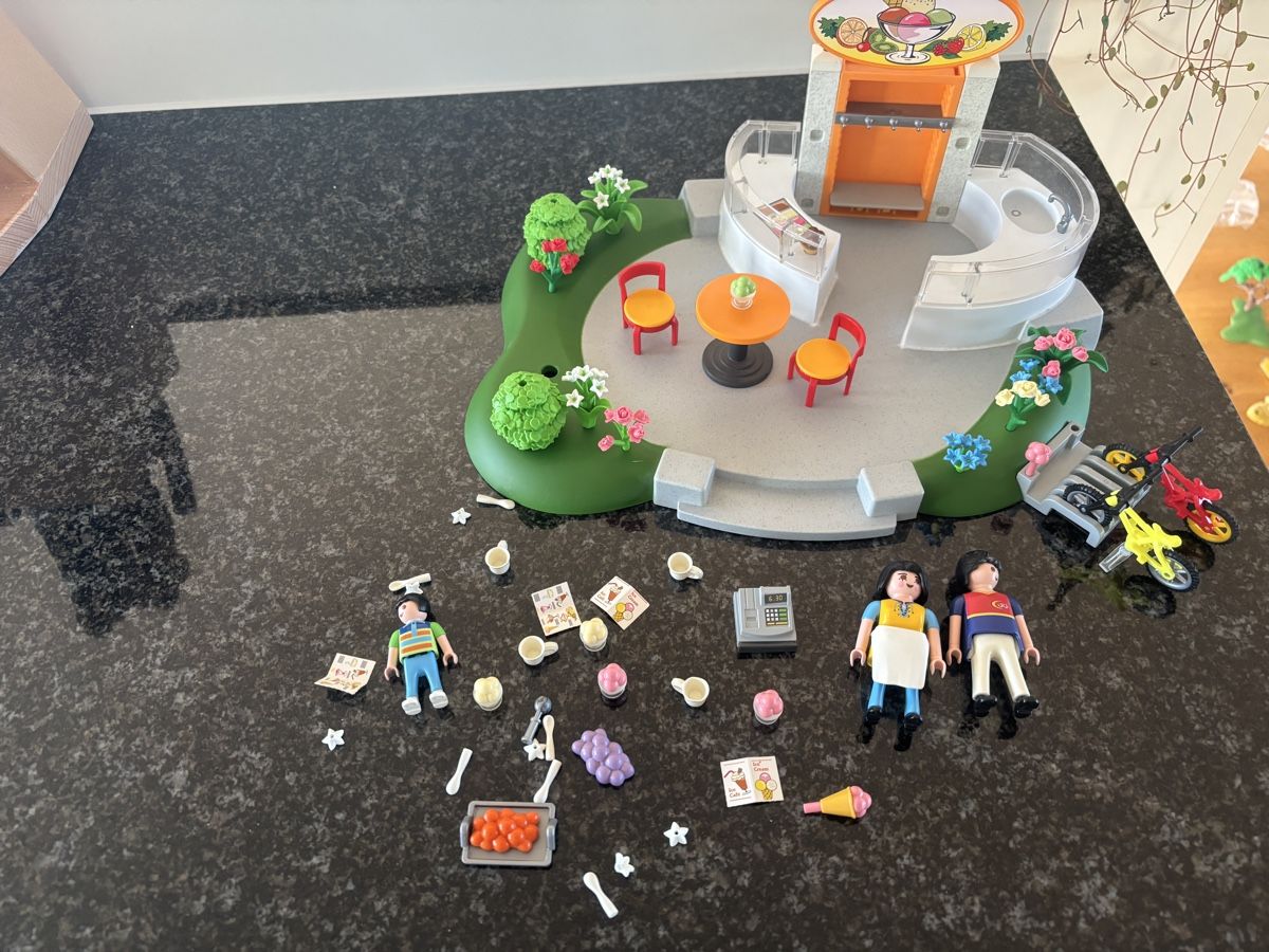 Playmobil Giocattoli: Playmobil Eisdiele inkl Zubehör – Usato da Grosswangen venduto da Sunnyday35