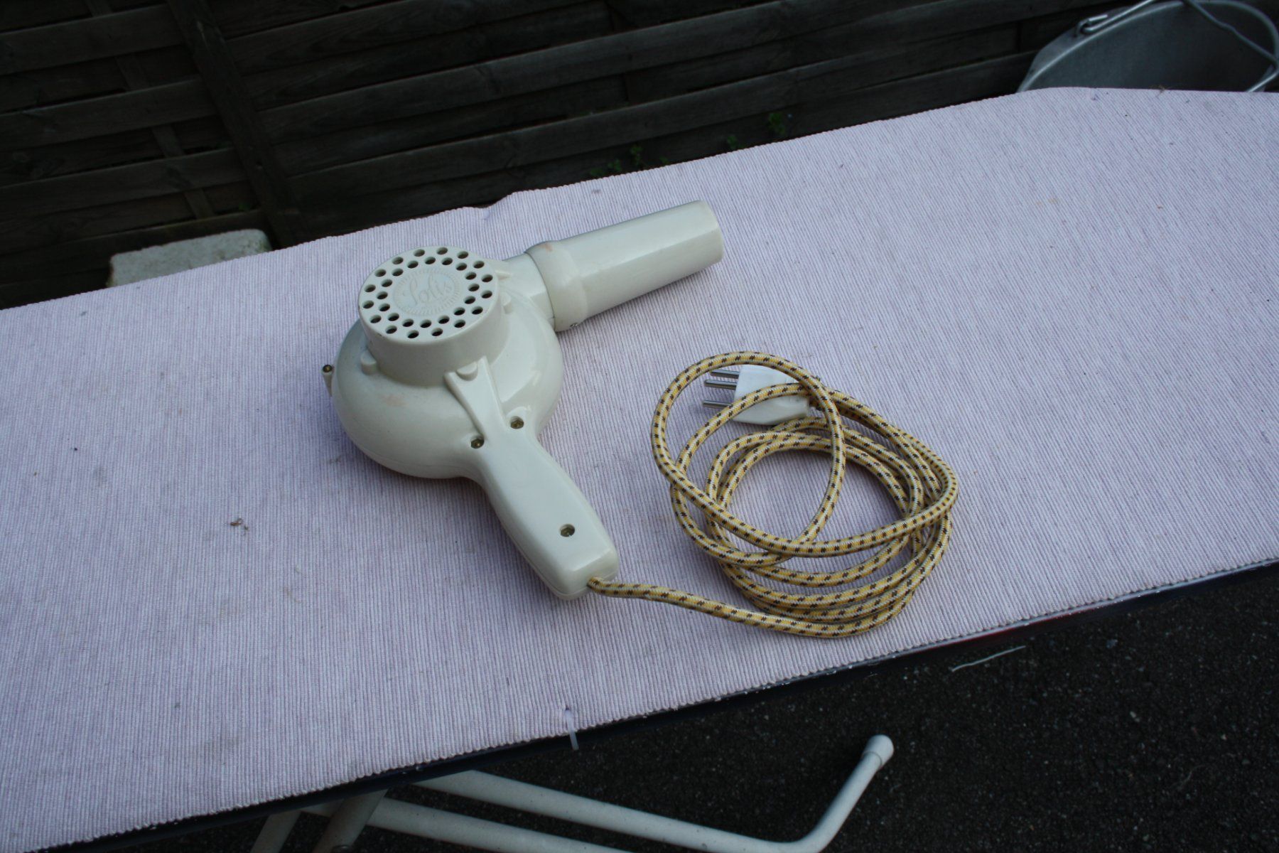 Solis Föhn: VINTAGE SOLIS FÖHN – Gebraucht aus Wauwil von Pneuedy 7