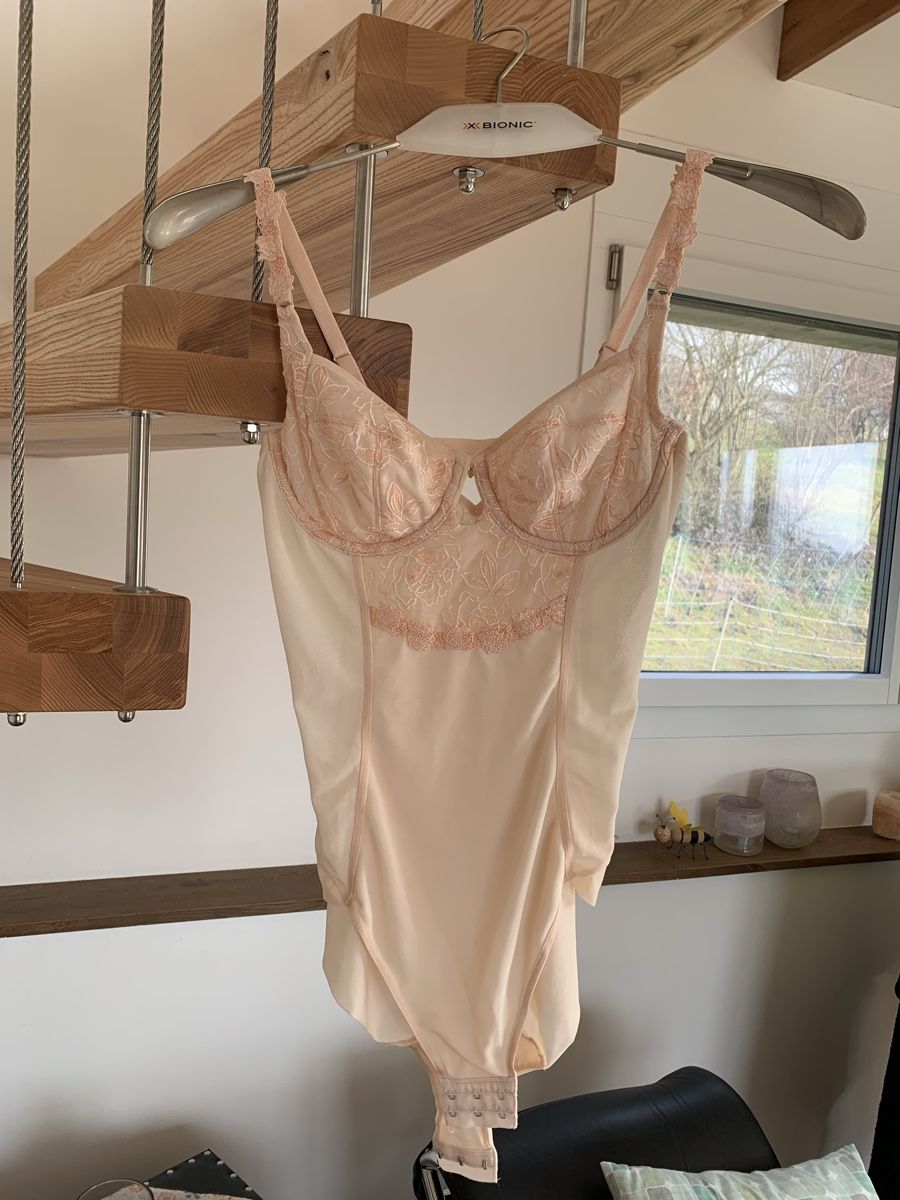 Sonstige Unterwäsche: Triumph Body Florale 70B Grösse S/M – Gebraucht aus Aathal-Seegräben von Squiki