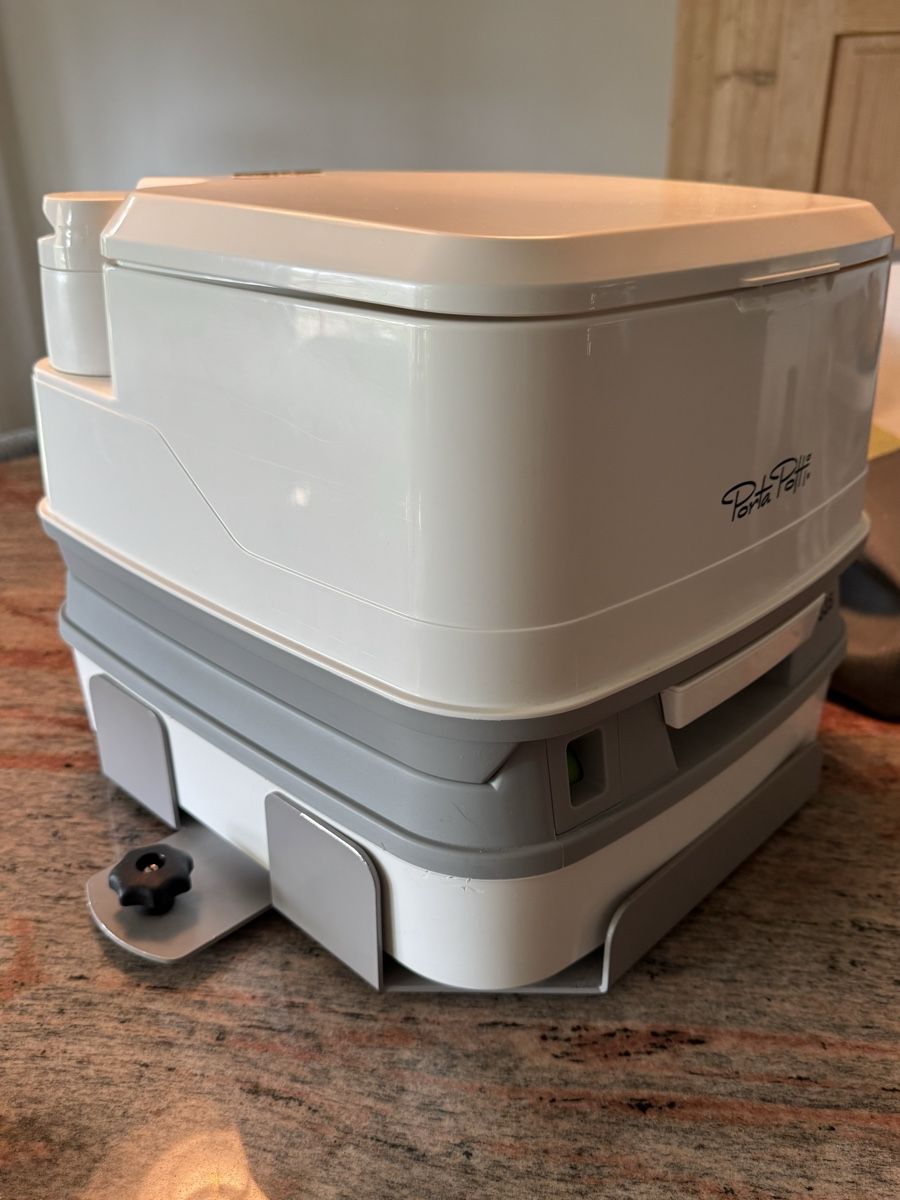 Thetford WC: Porta Potti 335 Halterung & Abdeckhaube – D'occasion à Dübendorf par Dana00 2