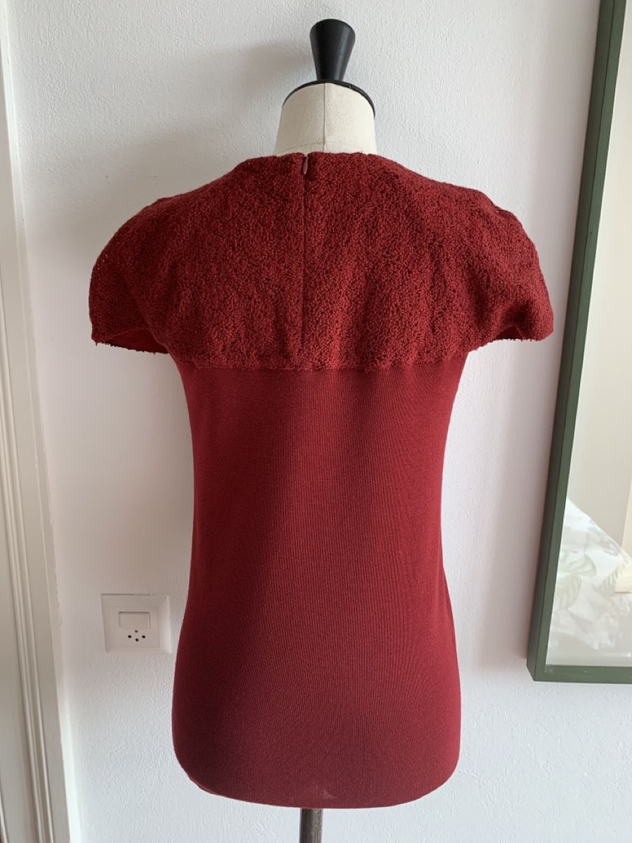 Akris Maglioni & Felpe: AKRIS: Exklusiver bordeauxroter Pullover mit Stickerei, 38 – Nuovo (secondo la descrizione) da Luzern venduto da designluzern 4