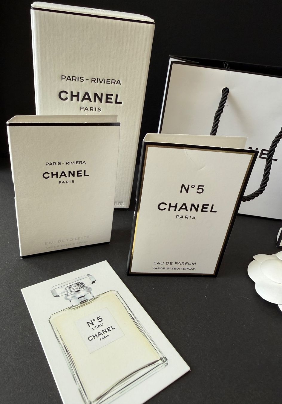 Chanel Borse: CHANEL - Parfumminis  Papiertasche Kamelie Geschenksband – Nuovo (secondo la descrizione) da St. Gallen venduto da aracne 1