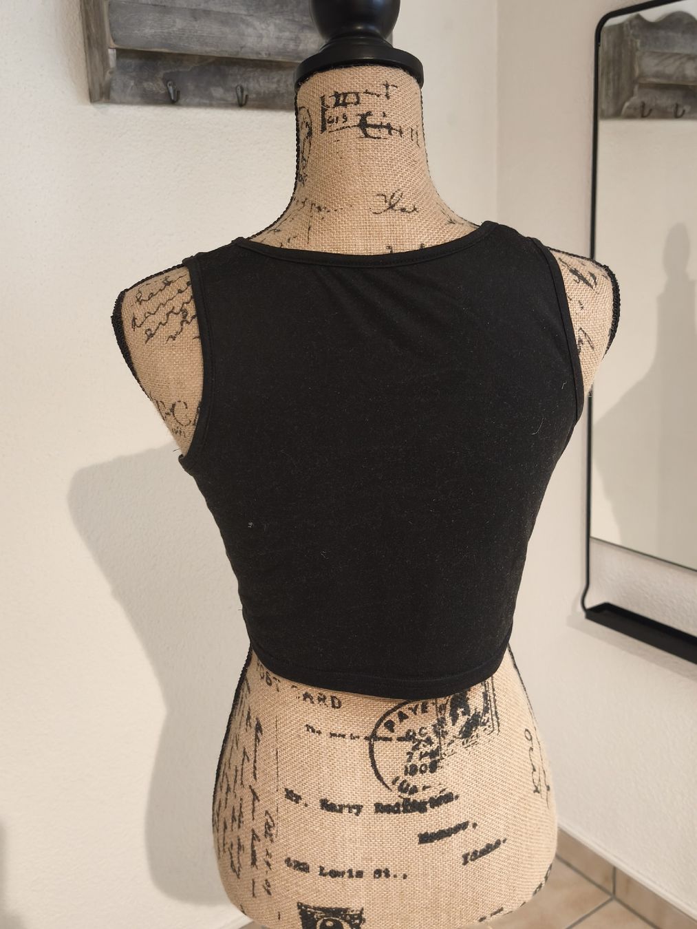 Tops: Schwarzes Crop Top Pilzprint Grösse S 100% Polyester – Gebraucht aus Emmetten von SecondhandSiska 2