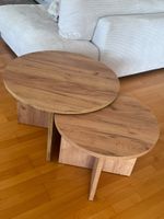 Zwei runde Couchtische aus Holz