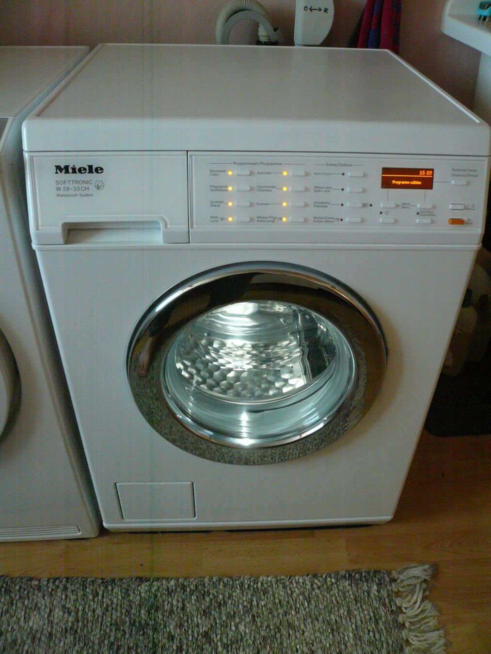 Miele Lavatrici: Miele Waschautomat Softtronic W39-33 CH – Usato da Brunnadern venduto da vapiano