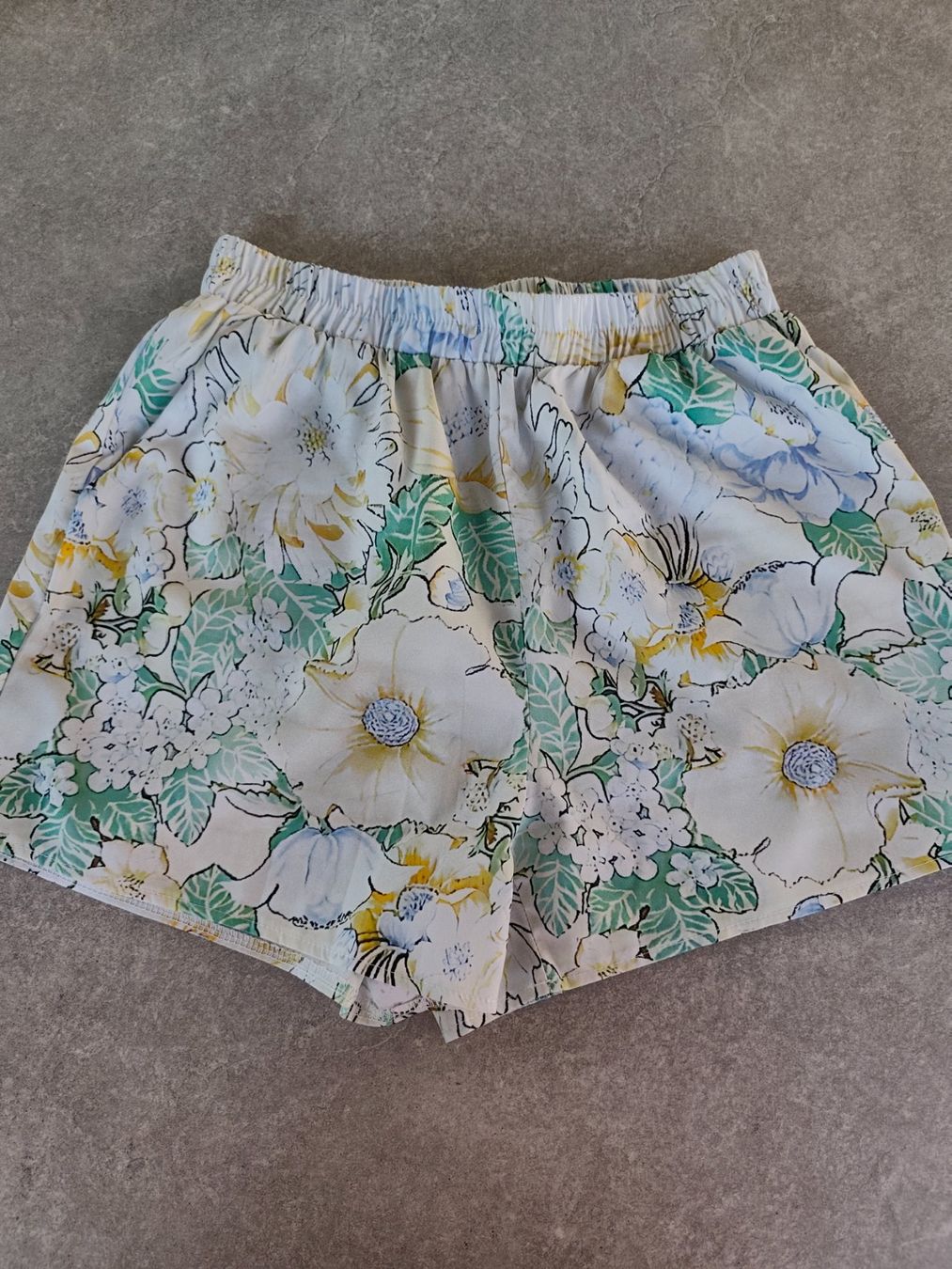 Pantalons: Kurze Hose Grösse 38 NEU – Neuf (Voir description) à Eschenbach LU par Orchi