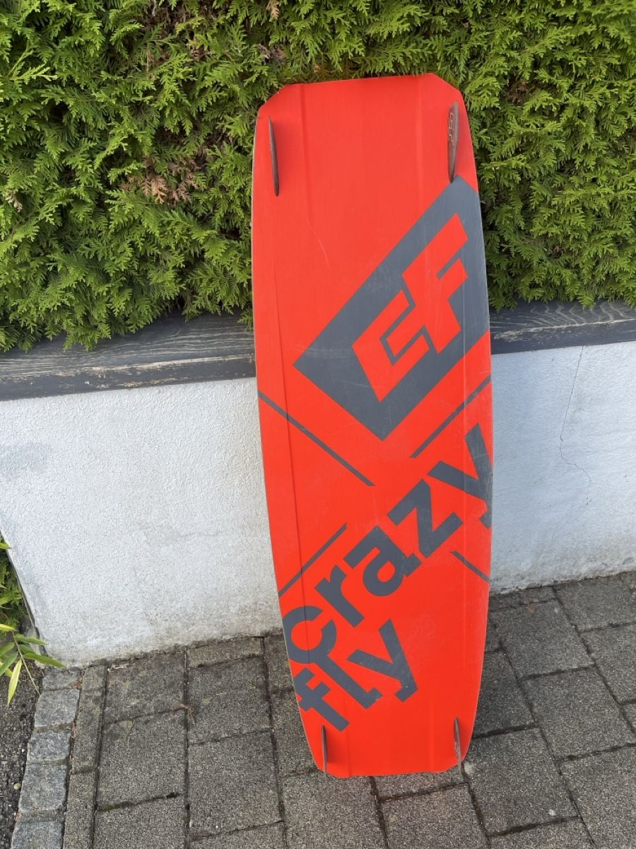 Kite: Kiteboard Crazyfly Raptor Carbon 135x41cm – D'occasion à Liestal par Kitesurfer917 1