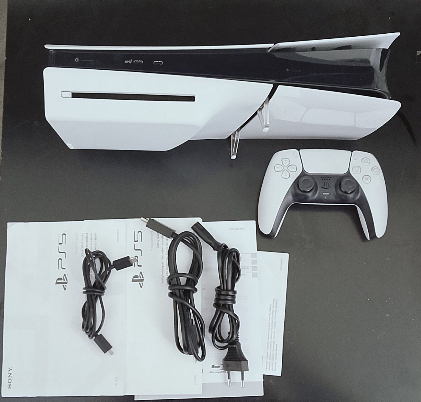 Sony Konsolen: Neue Playstation 5 model CFI 2016 mit Controller und kabel – Neu (gemäss Beschreibung) aus Biel/Bienne von Vintage-timearts