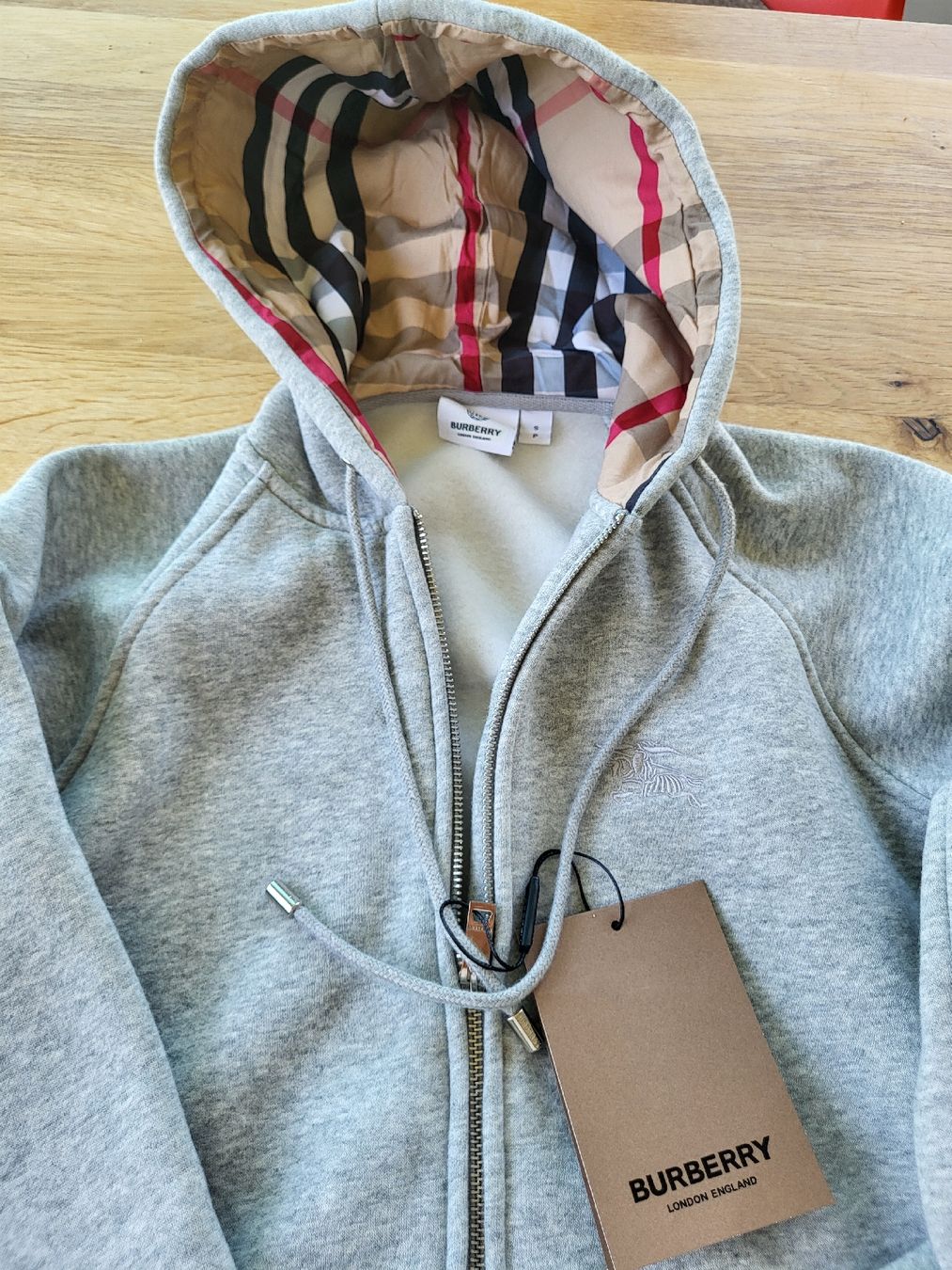 Burberry Giacche: Kapuzenpullover BURBERRY grau Grösse S neu mit Etikett – Nuovo (secondo la descrizione) da Zürich venduto da Flo36 1