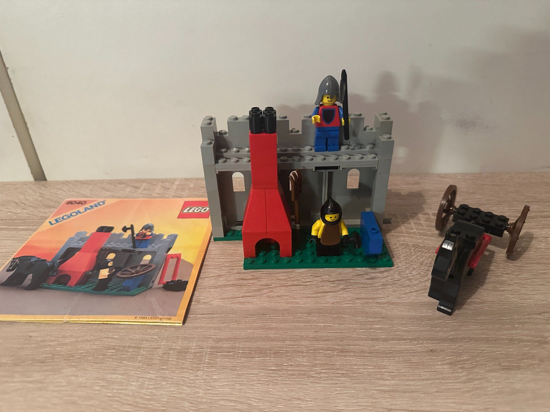 Legoland Kit di costruzioni: LEGO Ritter 6040 Blacksmith Shop – Usato da Basel venduto da Don-Angel