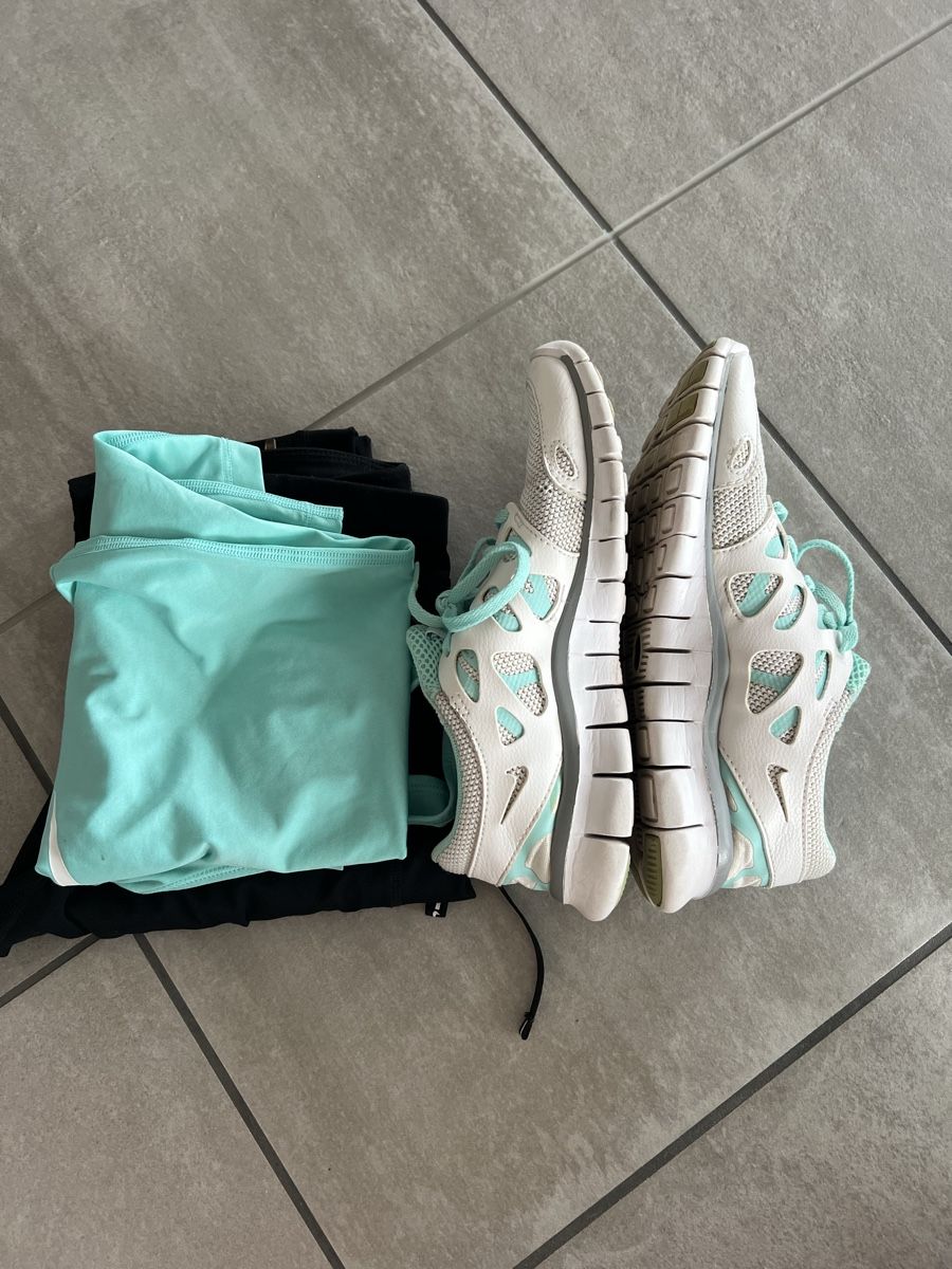 Nike Kleiderpakete: Nike Running Set – Neu (gemäss Beschreibung) aus Stäfa von bambinas 4