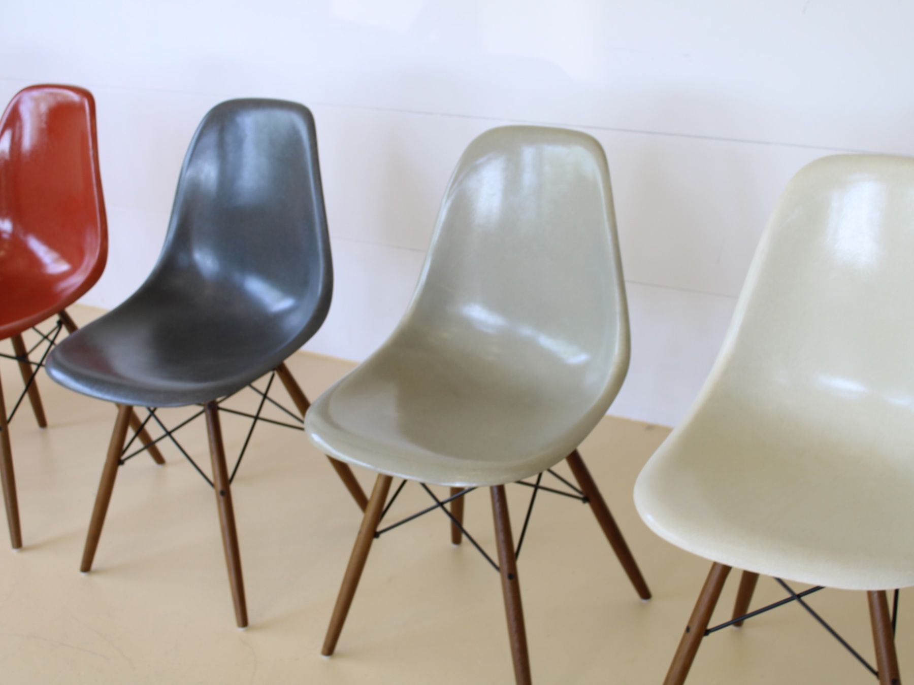 Herman Miller Sedie: Eames Fiberglas Stühle, Hermann Miller – Usato da Meinisberg venduto da atelier_TILIJA 4
