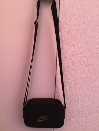 NIKE STOFF UMHÄNGETASCHE SCHWARZ VERSTELLBAR