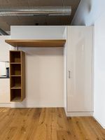 Garderobe in Hochglanz Weiss mit Eiche Schreineranfertigung