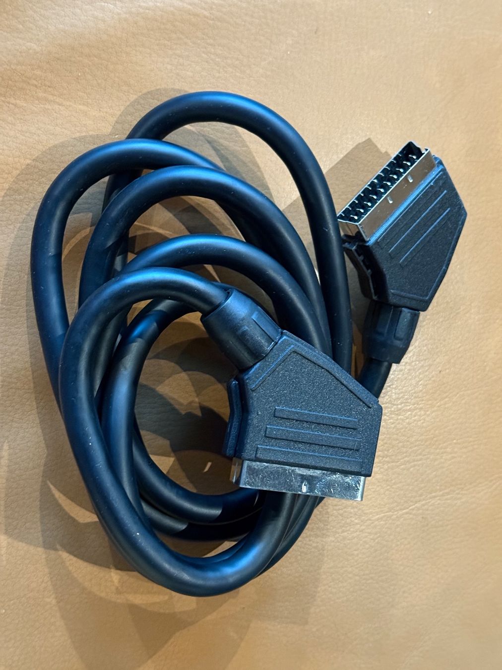 Cavi: SCART-Kabel 2m (Neu) – Nuovo (secondo la descrizione) da Wallisellen venduto da psimeon
