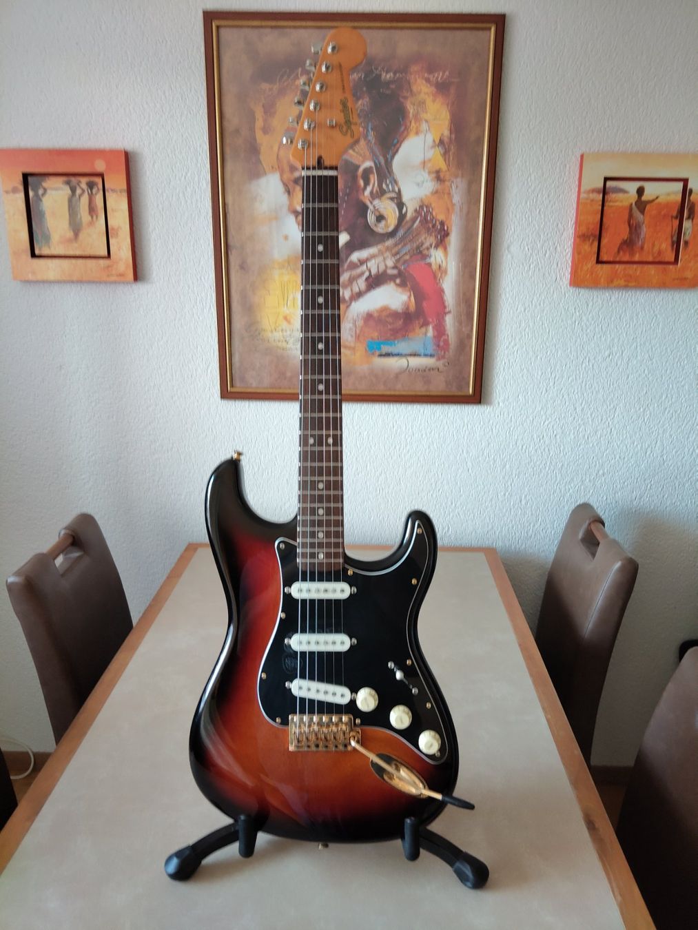 Squier Strumenti musicali: Squier Stratocaster SRV – Nuovo (secondo la descrizione) da Brügg BE venduto da Rajka5