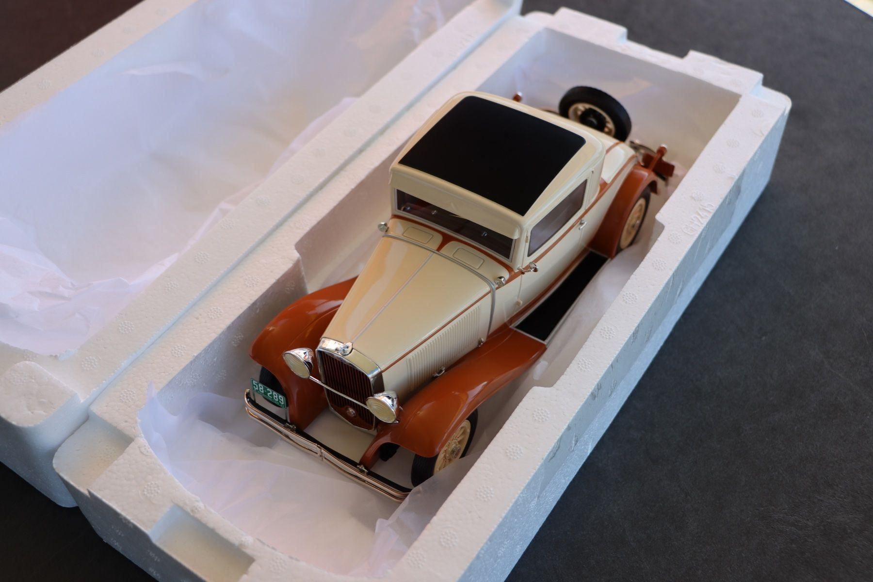 Dodge Modellini d'auto: Dodge Eight DG Coupe 1931 1:18 BOS Models – Nuovo e nell'imballaggio originale da Bühl b.Aarberg venduto da modelldiecast 3