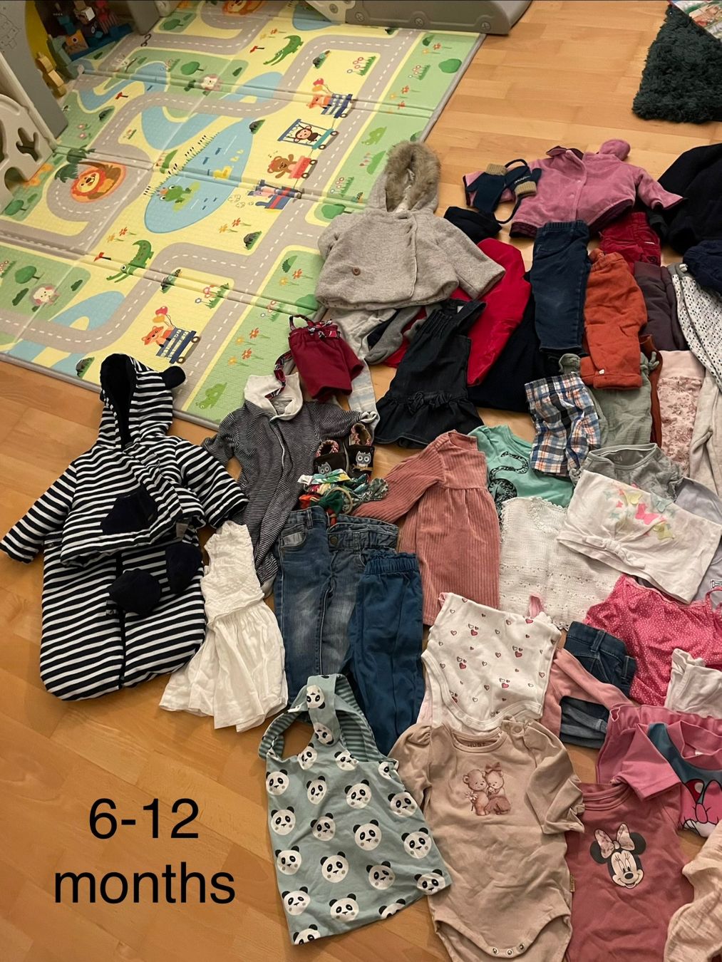 Lotti di vestiti: Clothes from new born to 2+, diaper bin & bottle sterilizer – Usato da Meilen venduto da val_tsv8 5