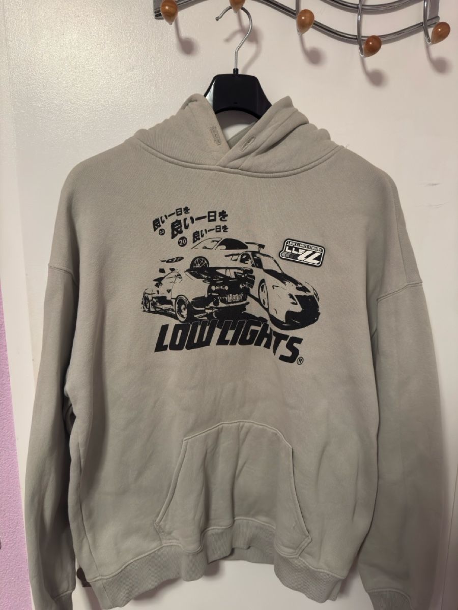 Maglioni & Felpe: Low Light Hoodie grey size S with print good condition – Usato da Winterthur venduto da 77Cano