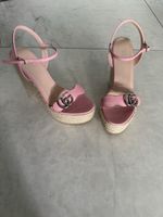 Sandales compensées Gucci cuir rose avec logo bon état