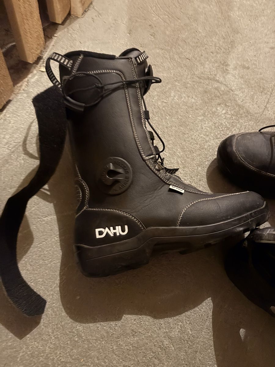 Scarpe da uomo: Chaussures de ski exosquelette Dahu – Usato da Petit-Lancy venduto da Ludo1982 3