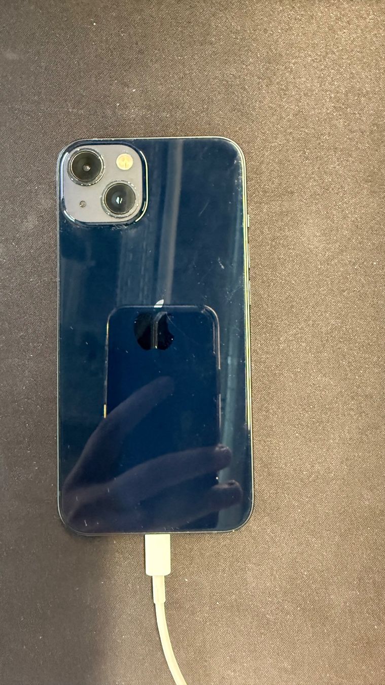 Apple Telefoni cellulari / Smartphones: iPhone 13 128 GB - Deep Blue – Usato da La Tour-de-Peilz venduto da Solliard_IT_Solution 1