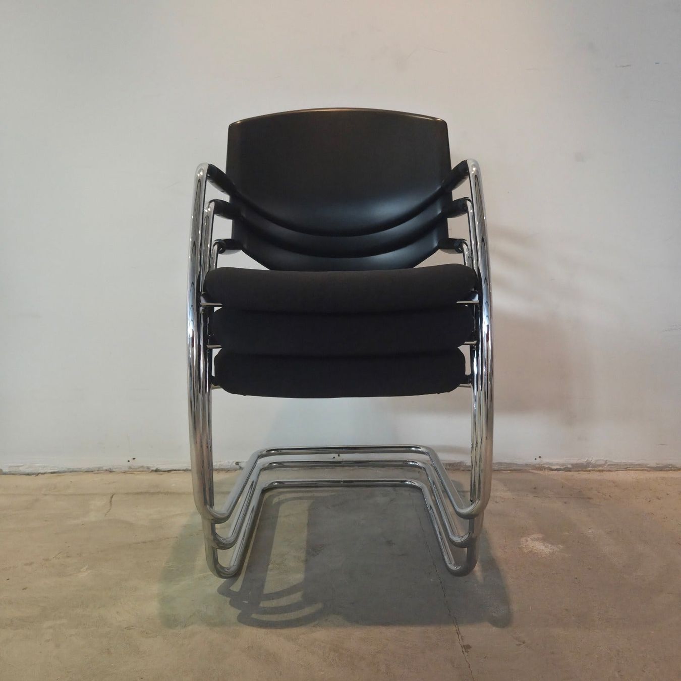 Chaises: Giroflex Freischwinger Schwarz Stapelbar – D'occasion à Affoltern am Albis par Zapro 4
