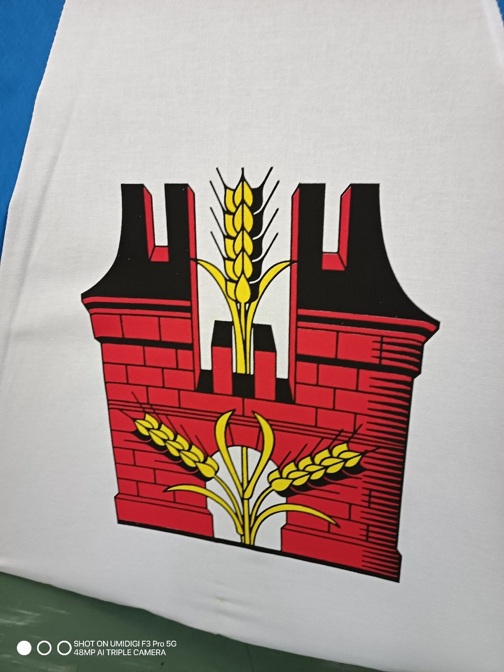 Feldschlösschen Ombrelloni: Sonnenschirm mit Wappen Feldschlösschen  – Nuovo (secondo la descrizione) da Aarwangen venduto da to-hirschi 2