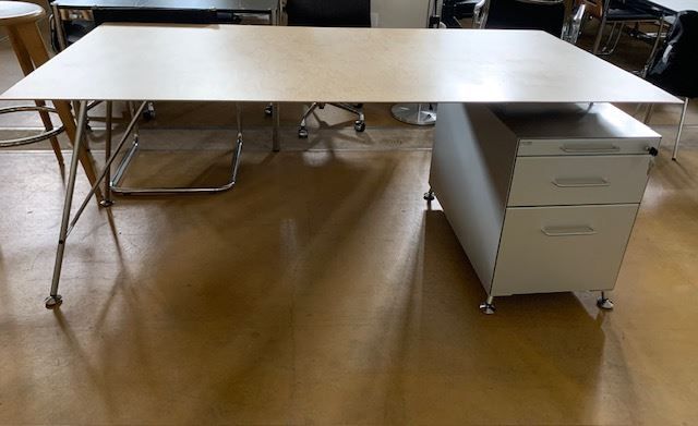 Atelier Alinea Scrivanie: Atelier Alinea Tisch mit Korpus – Usato da St. Gallen venduto da MSMoebelhandel 7
