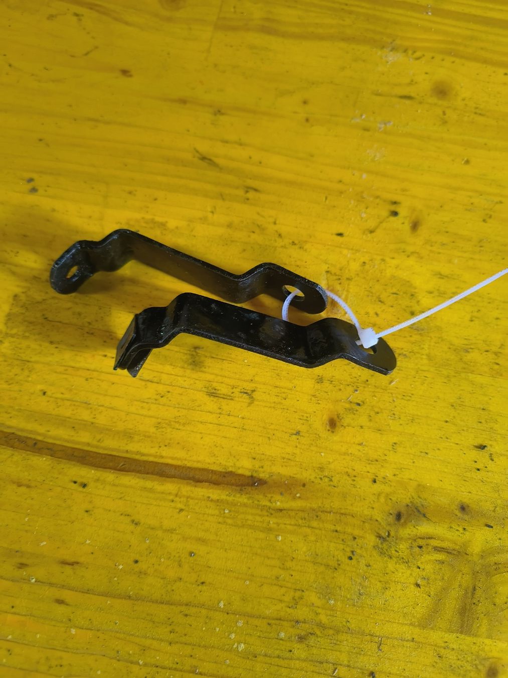 Wandhalterungen: Pony Seitendeckel halter – Gebraucht aus Fulenbach von Elektronik 1