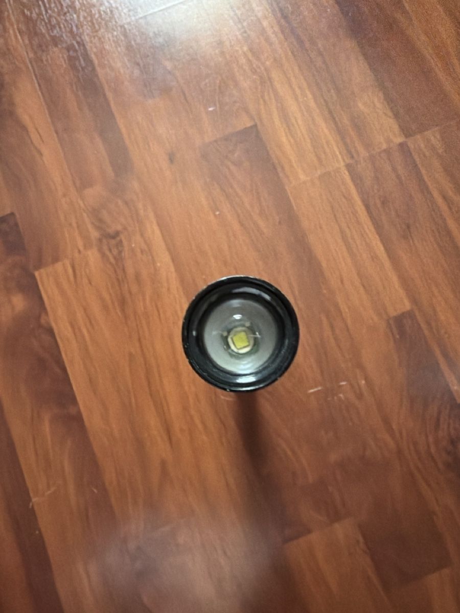 Lampade: Superhelle Zoom LED Taschenlampe – Usato da Emmenbrücke venduto da itsnue 1