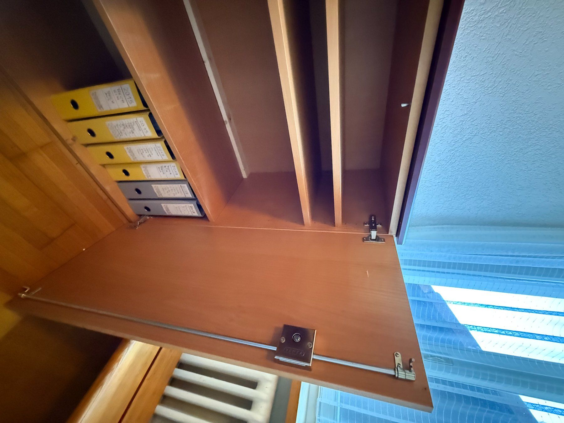 Armadi: Holz-Aktenschrank – Usato da Oensingen venduto da sasi99 1