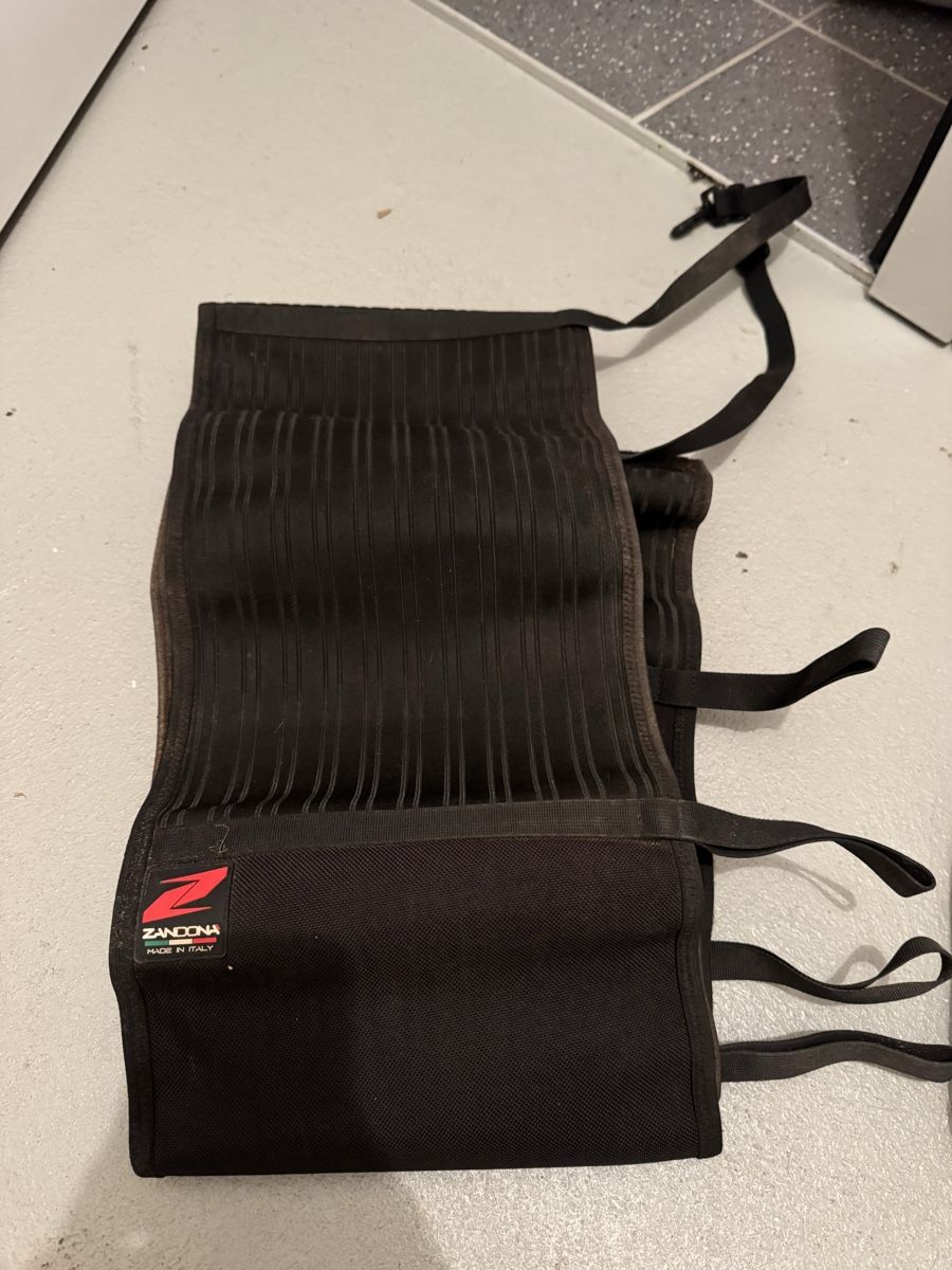Selle & Accessori: Sporenschutz Grösse L/XL – Nuovo (secondo la descrizione) da St. Gallen venduto da jas_m6t2