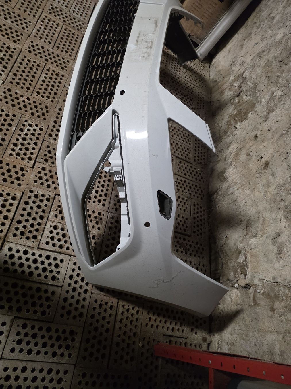 Seat Tutti pezzi di ricambio auto: pare-chocs avant seat 5f – Usato da Ste-Croix venduto da lourson 2