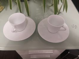 2 Nespresso Kaffeetassen mit Unterteller, weiss braun