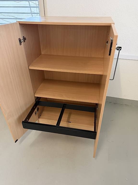 Schränke: Büroschrank / Aktenschrank – Gebraucht aus Glattbrugg von Tody1990 1